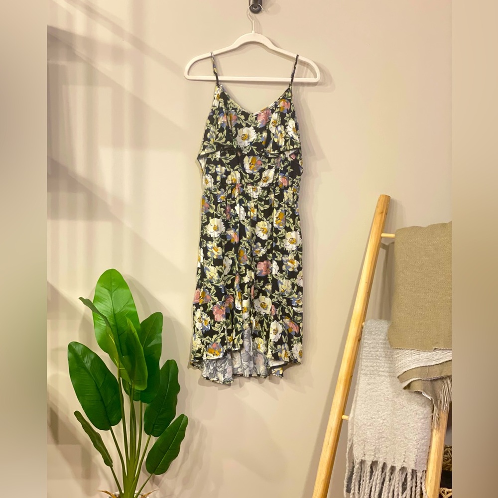 Women’s dress. Size L. Color Pattern.